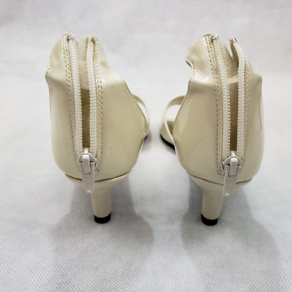NWOB Soft Style by Hush Puppies Ivory 6.5 Wide - Picture 4 of 8